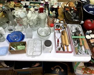 green handle kitchen set, cubic vase, cubic pitcher