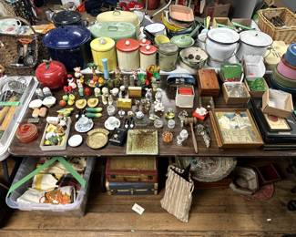 salt and pepper shaker, fabric, gavel