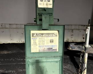 Newspaper display vending