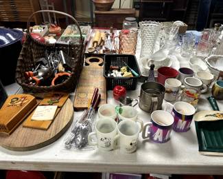 snoopy mugs, camel mugs