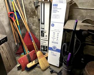 push broom, lightbulbs