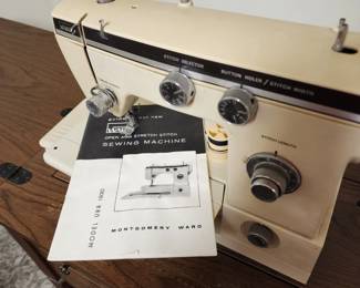 Montgomery wards sewing machine model URR 1930