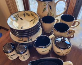 Reba, Harmony stoneware set