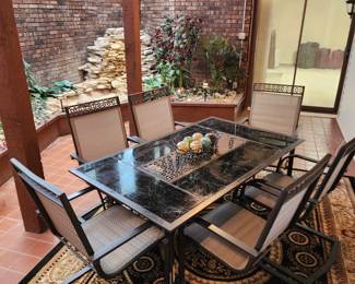 Beautiful patio table with 6 chairs