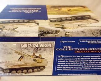 1123	COLLECTORS SHOWCASE WWII MINIATURE WINTER WEGPE TANK
