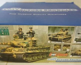 1115	COLLECTORS SHOWCASE WWII MINIATURE TIGER TANK
