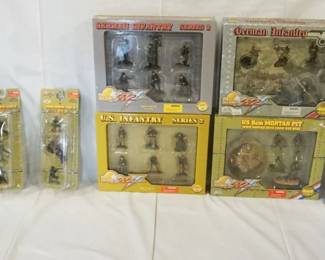 1239	ULTIMATE SOLDIER 32X WWII FIGURES LOT
