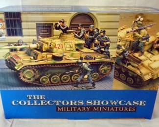 1126	COLLECTORS SHOWCASE WWII MINIATURE PZKFW III ANK

