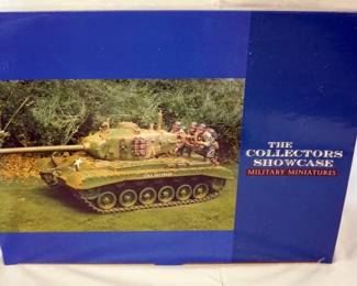 1127	COLLECTORS SHOWCASE WWII MINIATURE PERSHING OD TANK

