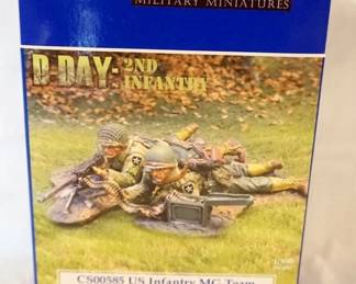 1111	COLLECTORS SHOWCASE WWII MINIATURE SOLDIERS BOXED SETS 
