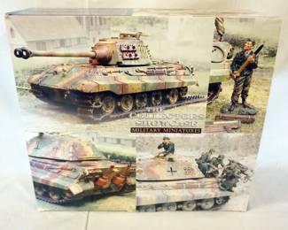 1130	COLLECTORS SHOWCASE WWII MINIATURE KING TIGER PORSHE WINTER
