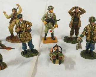 1317	GROUP OF 10 ASSORTED DICAST WWII METAL SOLDIERS
