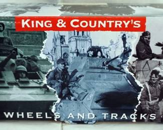 1029	KING & COUNTRY WHEELS AND TRACKS AMBULANCE JEEP SET DD068
