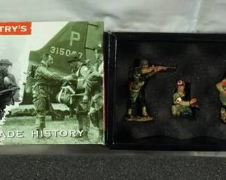 1070	KING & COUNTRY WWII METAL TOY SOLDIERS BOXED DD61

