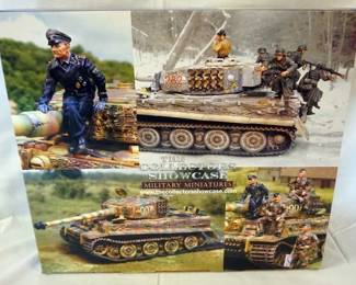 1139	COLLECTORS SHOWCASE WWII MINIATURE TIGER I TANK
