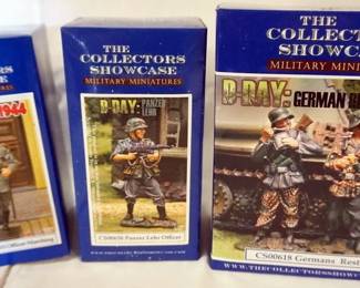 1108	COLLECTORS SHOWCASE WWII MINIATURE SOLDIERS BOXED SETS 
