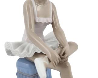 Lladro Black Legacy Finishing Touches #6104