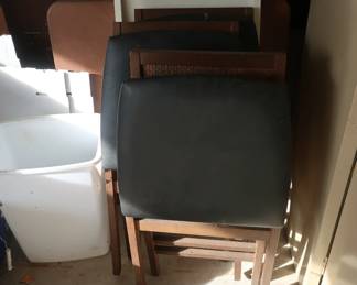 card  table  and  chairs