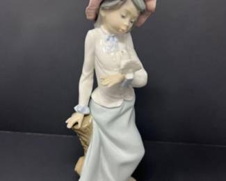 1981 Lladro Nao "Girl With Dove" #320 Figurine