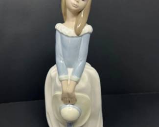 1982 Lladro Nao "Girl w/ Straw Hat" Figurine