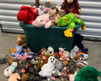Storage Tote of TY Beanie Babies 2 - Red Rover - Lg Erin the Bear