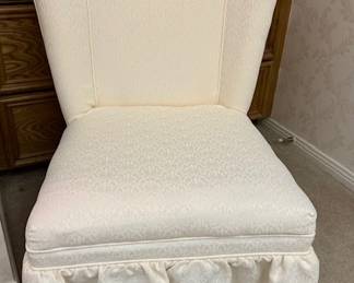 MAKE UP CHAIR pristine