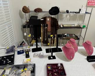 Only 2 Customers at a Time  in this ROOM -please be Patience ... No EXCEPTIONS I know you will Understand!