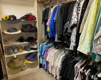 LOTS OF CLOTHES MOSTLY WOMEN'S 