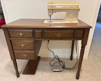 Sewing Machine Futura