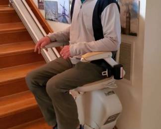Acorn stair lift, 11.5 ' if length 10 steps, works
