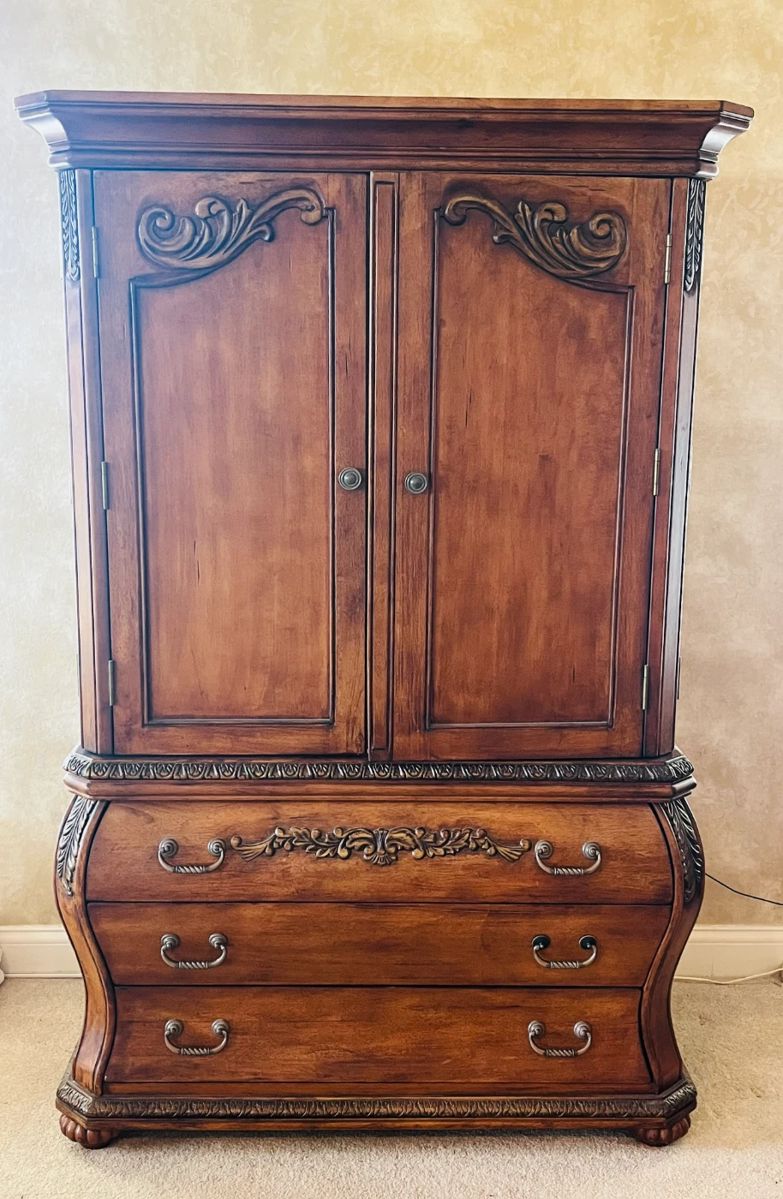 Professional Decorator's Home in Ormond Lakes starts on 12/7/2023