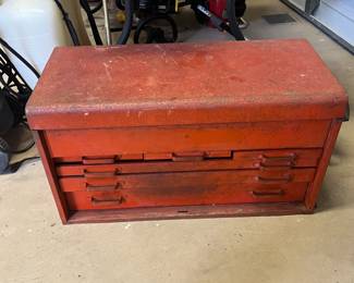 Metal tool box