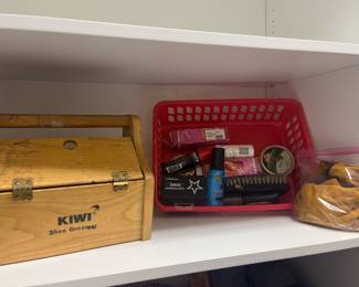 Kiwi shoe. Sort w accessories 