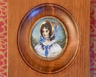 Vintage hand painted lady with hat in oval walnut frame - France