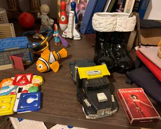 Tons of vintage children’s toys 