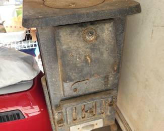 Vintage stove, great for a hunting cabin