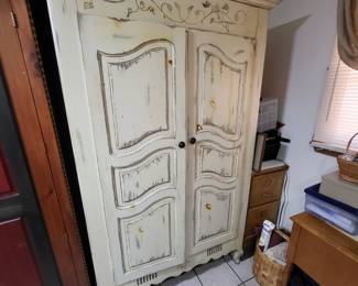 Craft cabinet closed