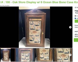 Lot # : 100 - Oak Store Display w/ 8 Ocean Blue Bone Case Knives
Display Case is locking and has key, glass front Measures 13" x 25" tall 2000's Case XX Knives included Baby Butterbean, Medium Stockman, Congress, Baby Doctor's, Tiny Toothpick, Peanut, Saddlehorn and Trapper Blades: etched on one blade of each knife "Limited XX Edition" Badge: bomb CASE Box: none found.
