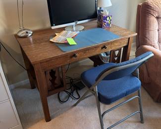 BUY IT NOW: Vintage Wooden Desk. $100
