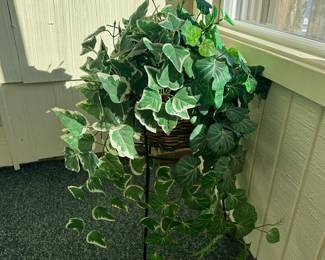 Pedestal Plant Stand