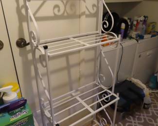 Bakers rack.