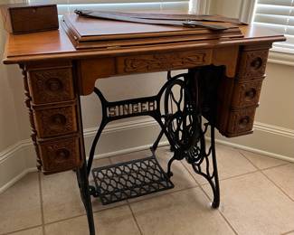 Six Drawer Singer Sewing Machine 