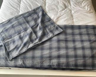 Pottery Barn Full Size Duvet + 2 shams,  was $30, NOW $20