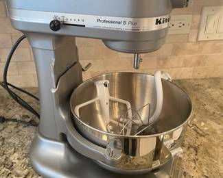 Kitchen Aid Professional 5 Plus mixer - like new, (Retails $599) was $295, NOW $255