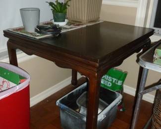 Vintage table (opens)