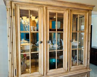 1	$1,075
Havertys dining table 66""L & 20"" leave & 6 chairs
Havertys china cabinet 82x52x19		