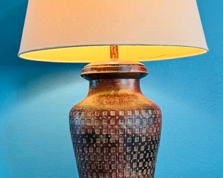 17	$50 	
Pottery Lamp 18Wx33T	