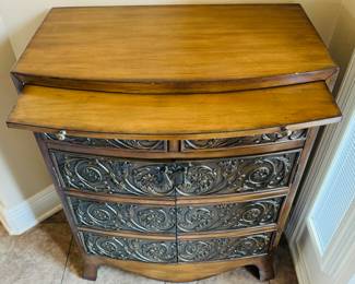 23	$140 	
Chest 28Wx16Dx36H 1 pull shelve/ 2 side by side drawers & cabinet doors	