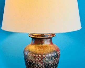 17	$50 	
Pottery Lamp 18Wx33T	