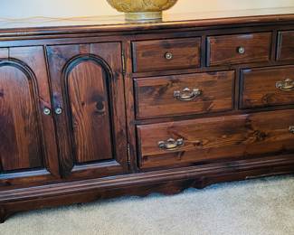 50	$450 	
Kling Colonial 5 pieces real wood dresser 72x20x33
2 side tables 22x18x25 with 1 drawer									
tall chest 49Hx38Wx20D									
Mirror 47Hx26W